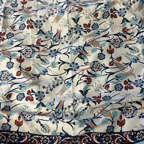 Gorgeous Silk Scarf - Picture 3 of 3